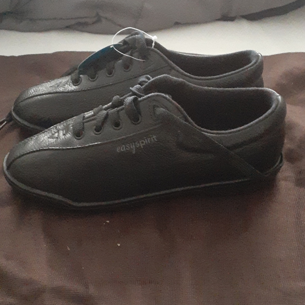 BRAND NEW W/ TAG Easy Spirit walking shoes